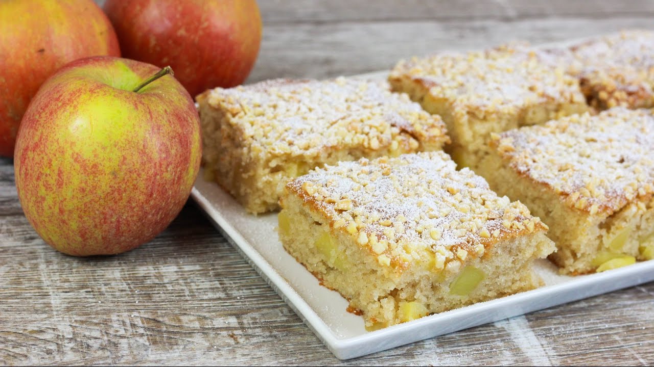 Saftiger Apfelkuchen vom Blech - Schneller Apfel Kuchen / Blechkuchen