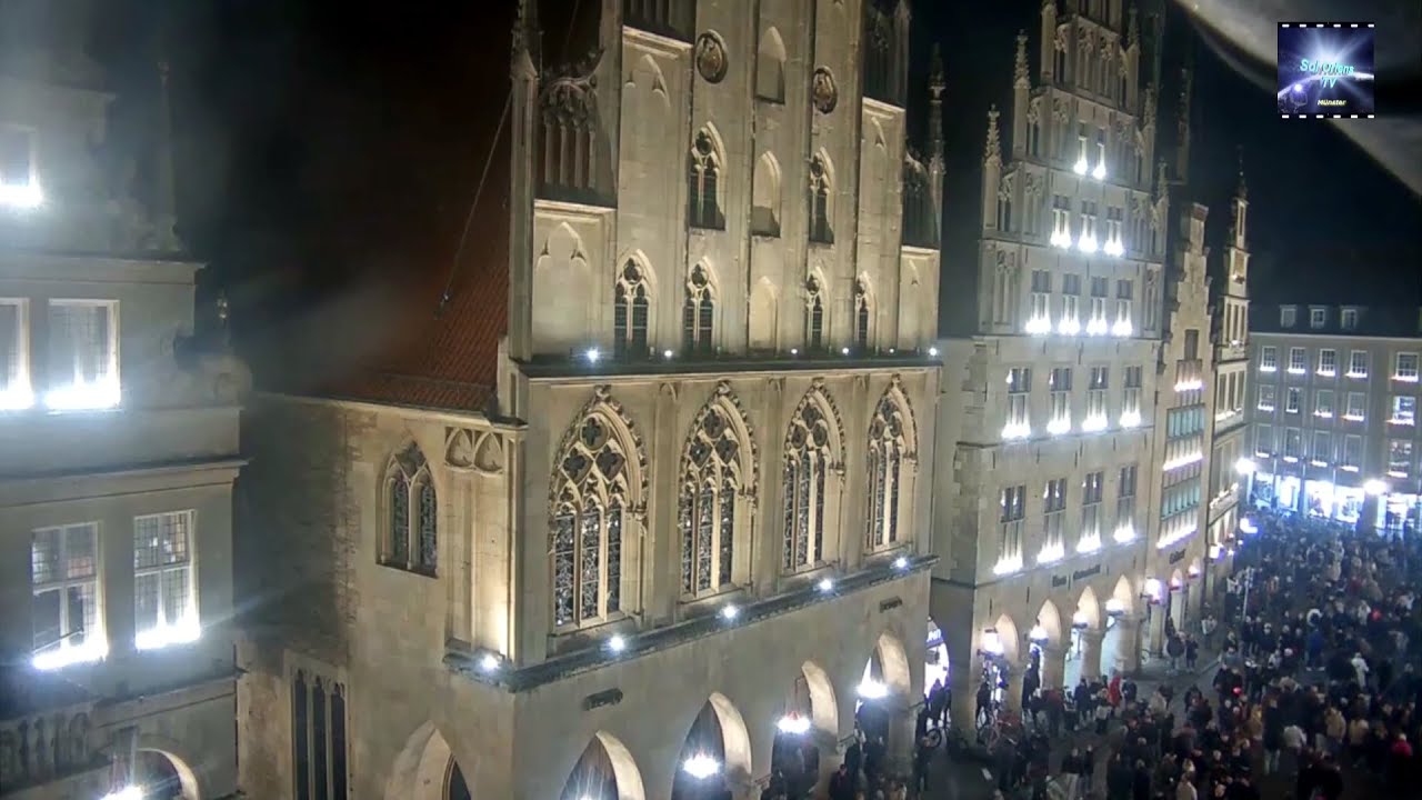 Blick auf den weihnachtlichen Prinzipalmarkt M&uuml;nster mit dem Historischen Rathaus