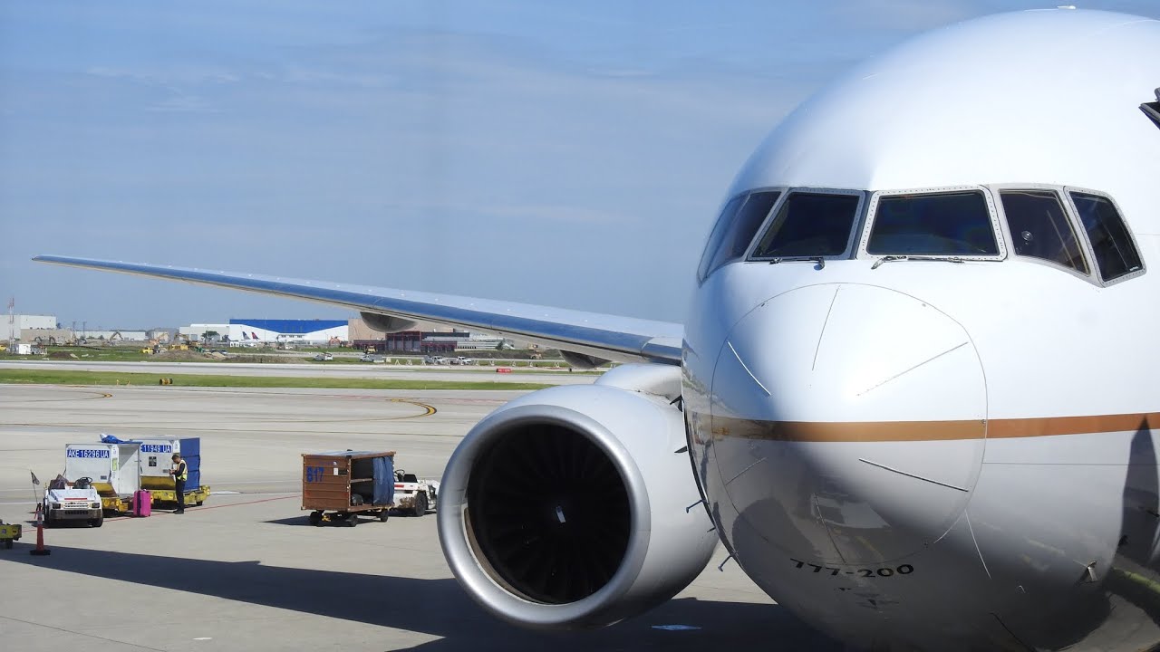 TRIPREPORT Chicago (ORD) to Maui (OGG) United 777-200ER Economy Class (9 HOURS IN ECONOMY)