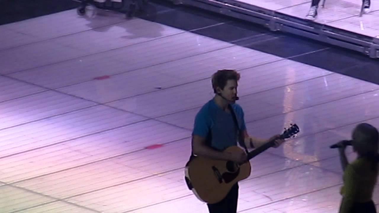 Glee Live 2011 Anaheim - Chord Overstreet & Dianna Agron 