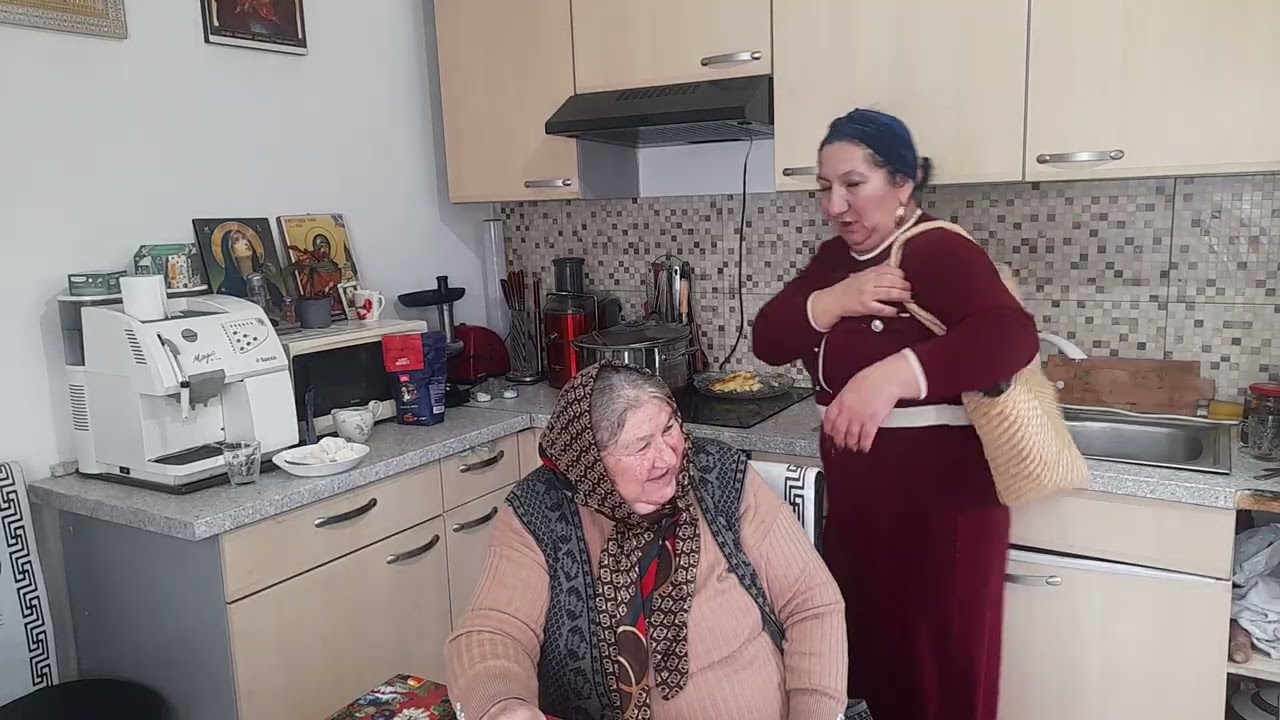 Maria s-a dus să zică adevăru la fete !