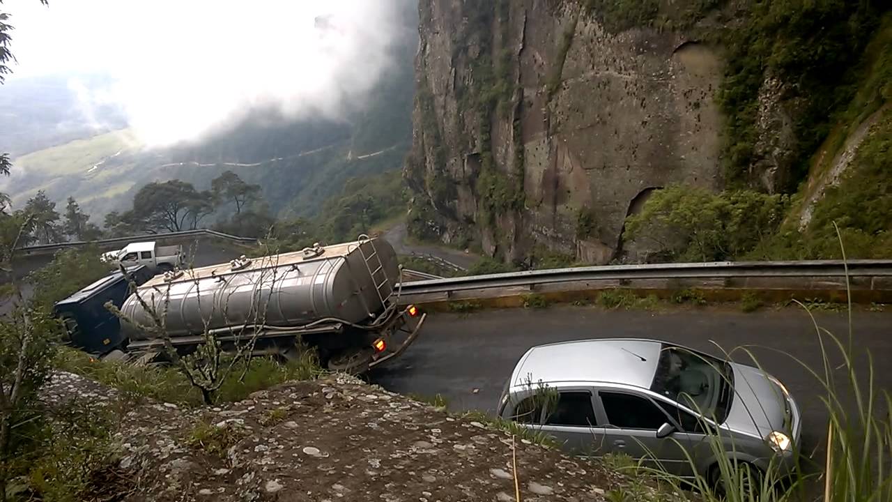 caminhão descendo serra do corvo branco parte 2