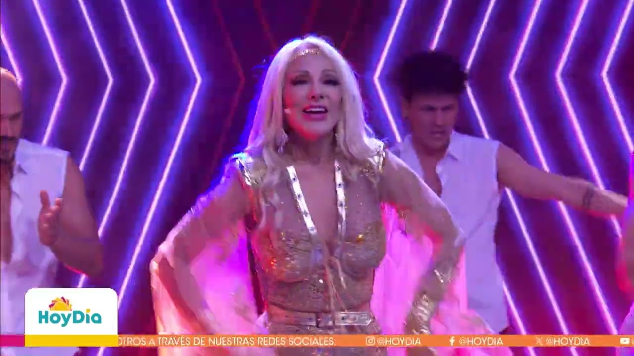 Olivia Collins se estrena como cantante a los 66 años y hace realidad su sueño | Hoy Día | Telemundo