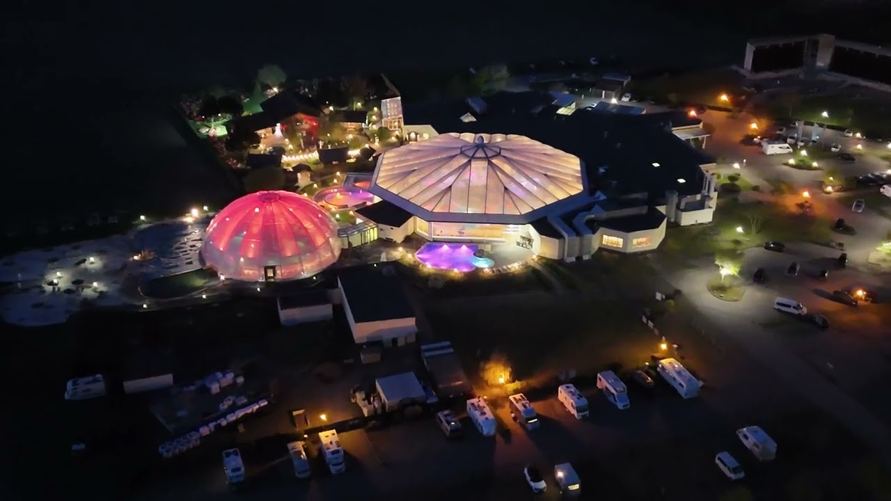 DJI 20250420211148 0119 D Kristalltherme Bad Wilsnack bei Nacht