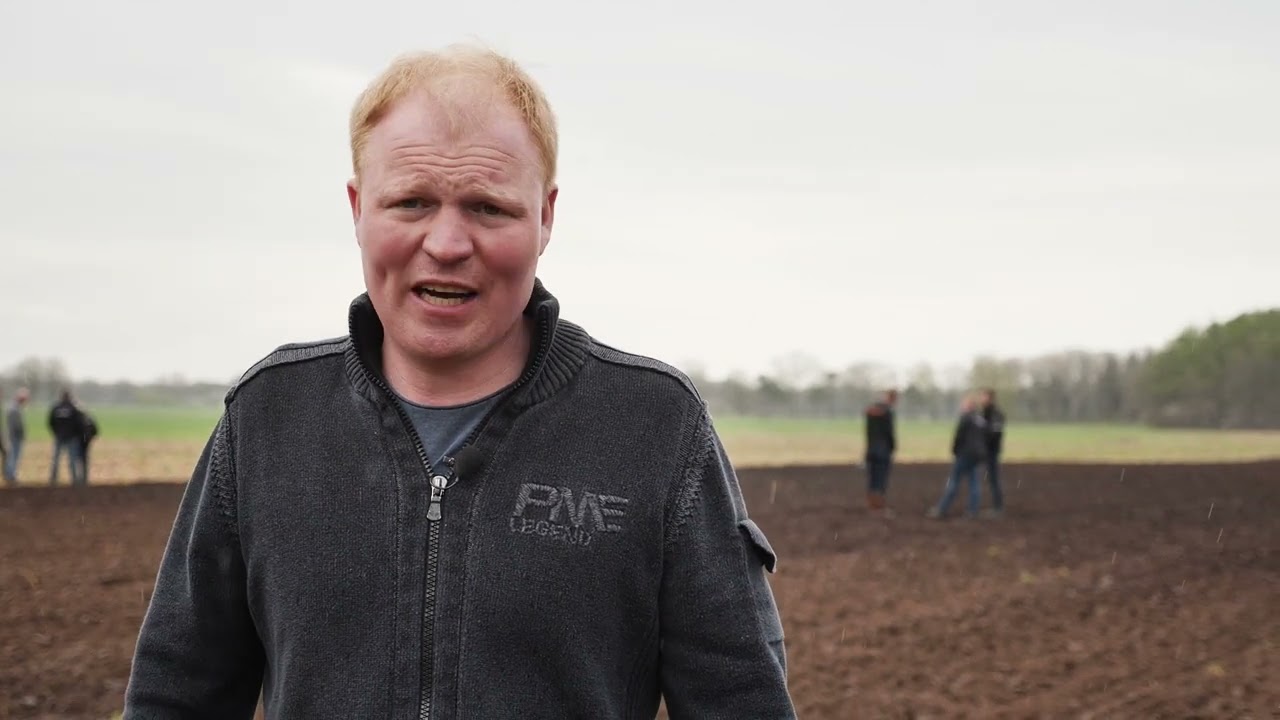 Demo eco-ploeg door Arjen van Buuren bij Mathijs Groot Koerkamp In Harfsen