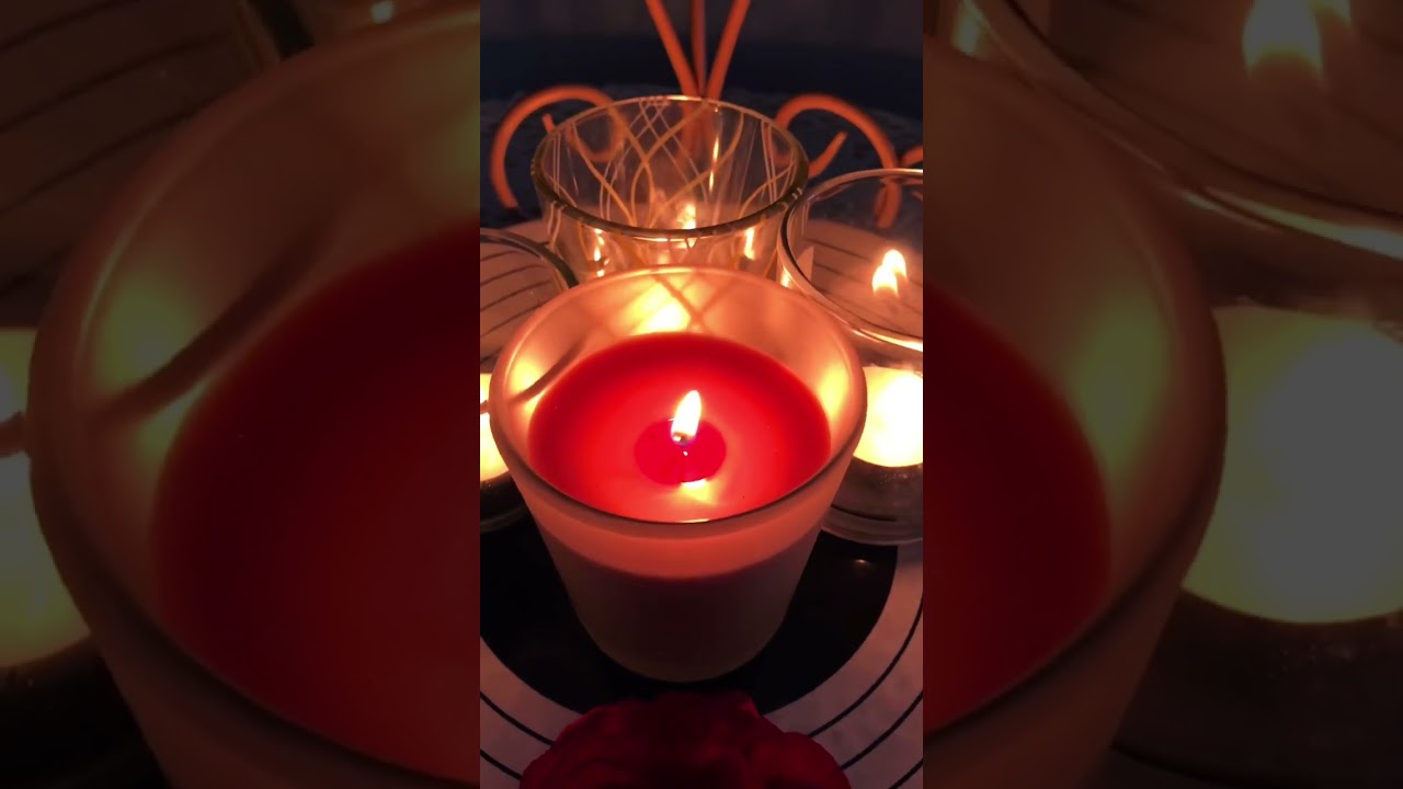 Candle light to set the Christmas vibe 🎄