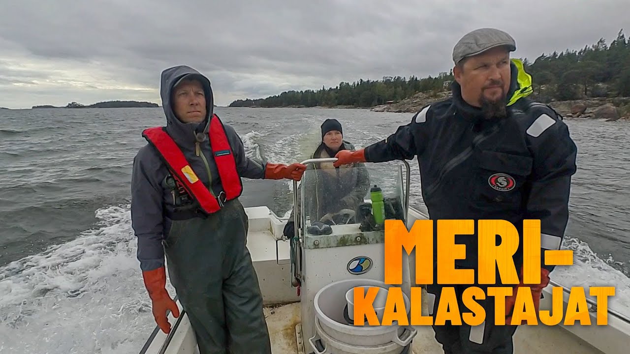 Kalastusoppaat ammattikalastajan kyydissä