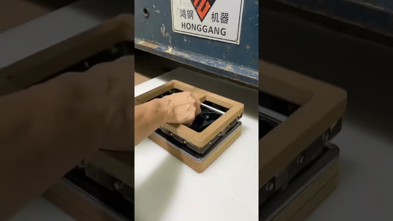 The production process of a thermoformed bottom blister box
