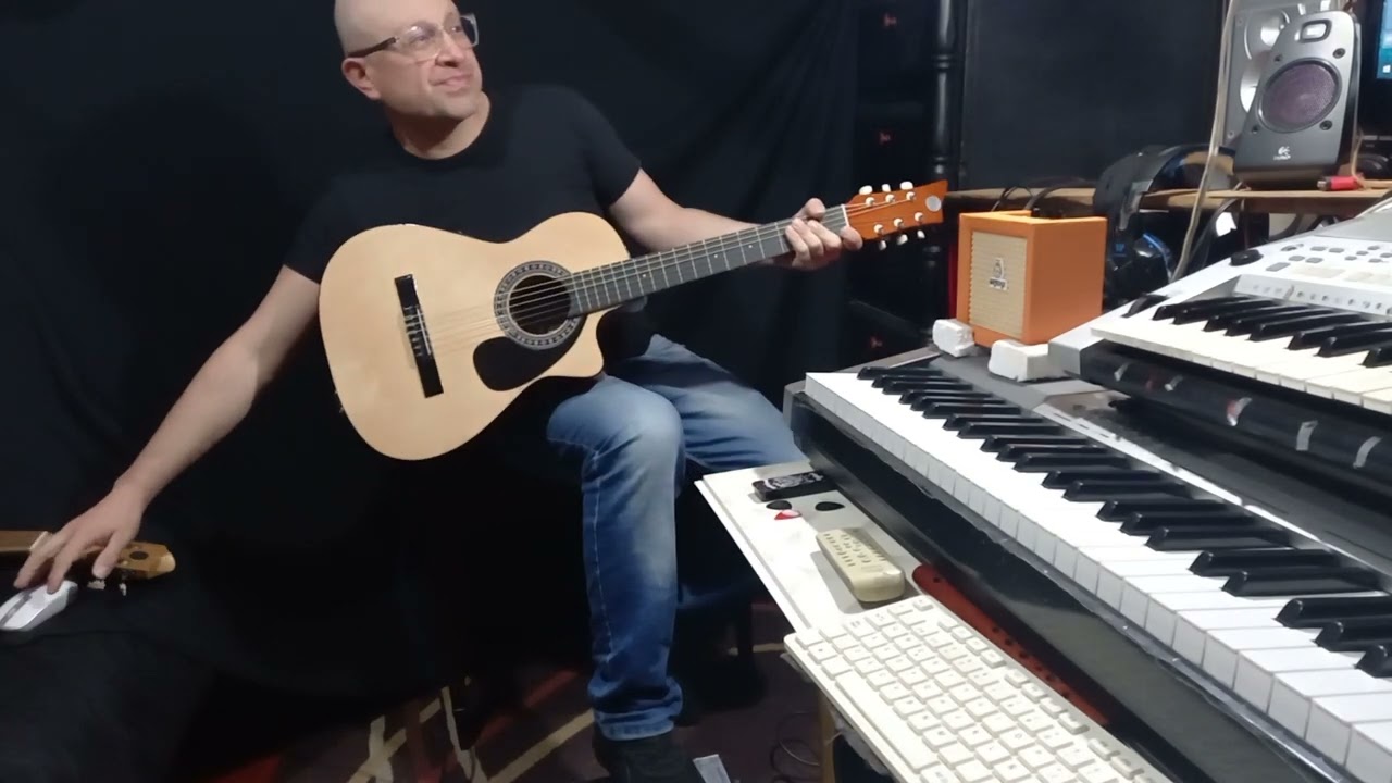 Guitarra Eléctroacustica 'Arbey Guitars' micrófono activo JOYO Cedro Blanco y Guayubira 165034