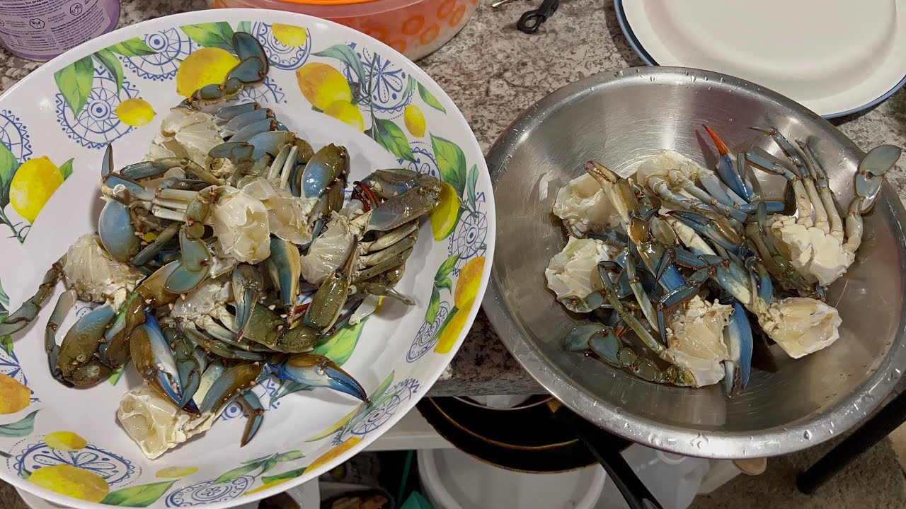 Cooking / frying  some jumbo crabs🦀 🦀