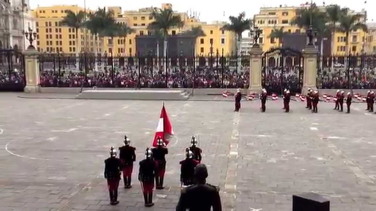 Cambio de Guardia Palacio de Gobierno Peru - XLIV Promoción - Colegio Militar Leoncio Prado