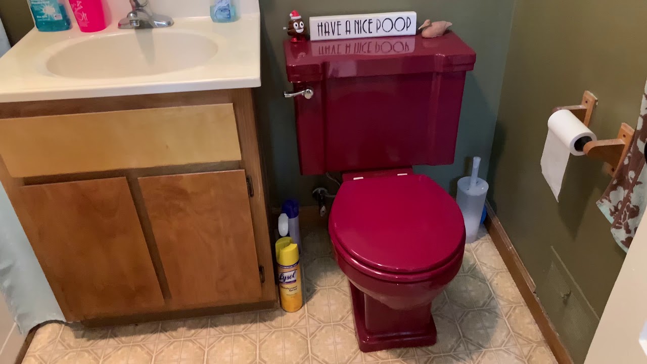 🚽 Экскурсия по ванной комнате: мой стандартный унитаз Maroon Red 1956 года в недавно отремонтиров...
