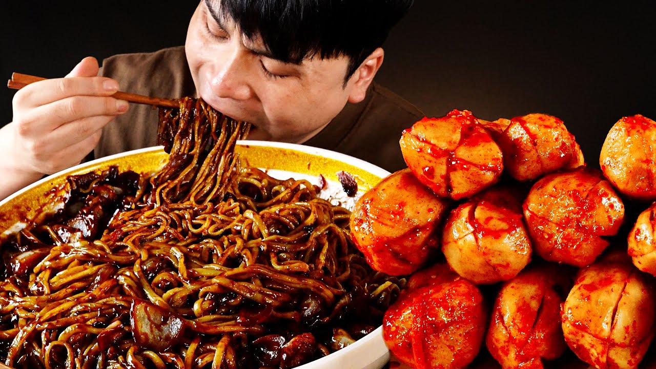 고기 많이 들어간 짜장면에 총각김치 먹방~!! Jjajangmyeon with lots of meat and bachelor kimchi