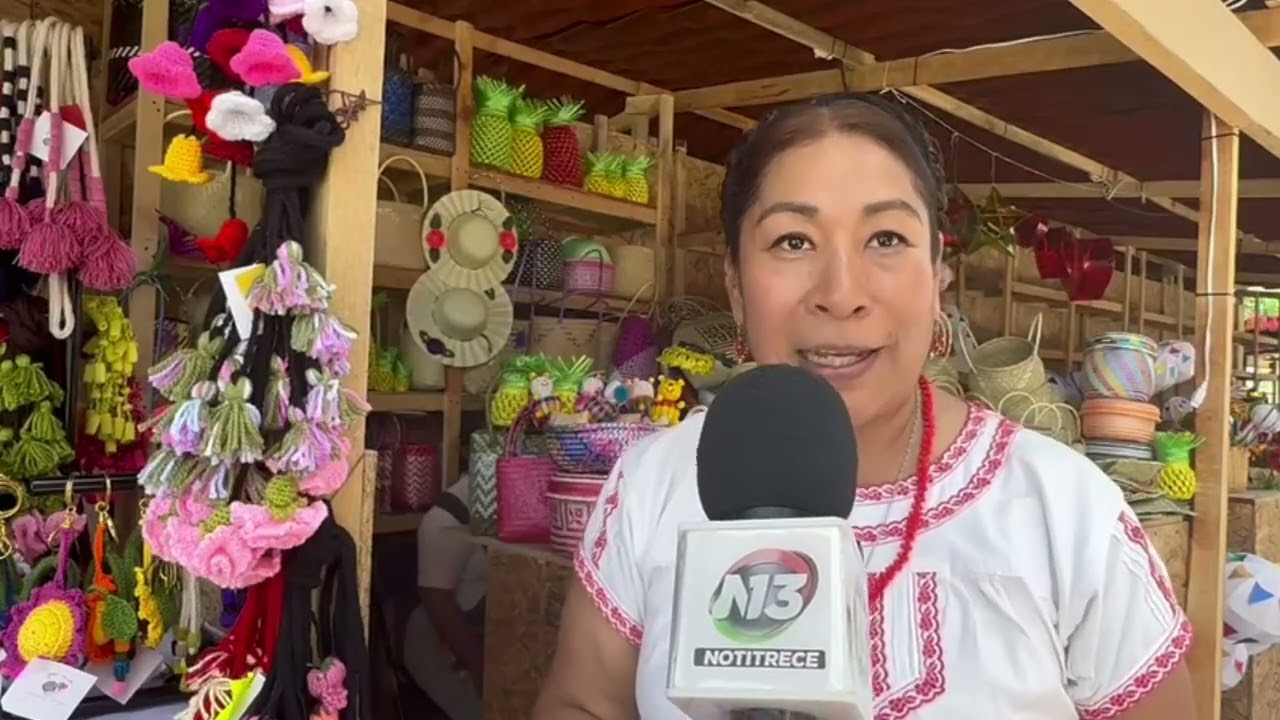 Artesanas promueven uso de tlacoyales como parte del rescate de prendas tradicionales