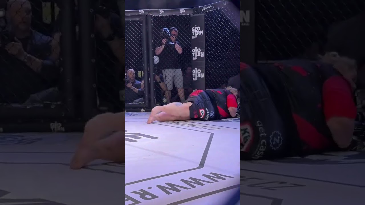 Fat women UFC MMA , KO d Her self , fall to cage ring wkwkw,Drobenka vs Regina