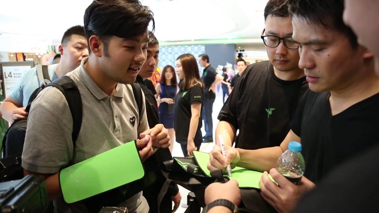 Touch. Play. Stay. | RazerStore Shanghai
