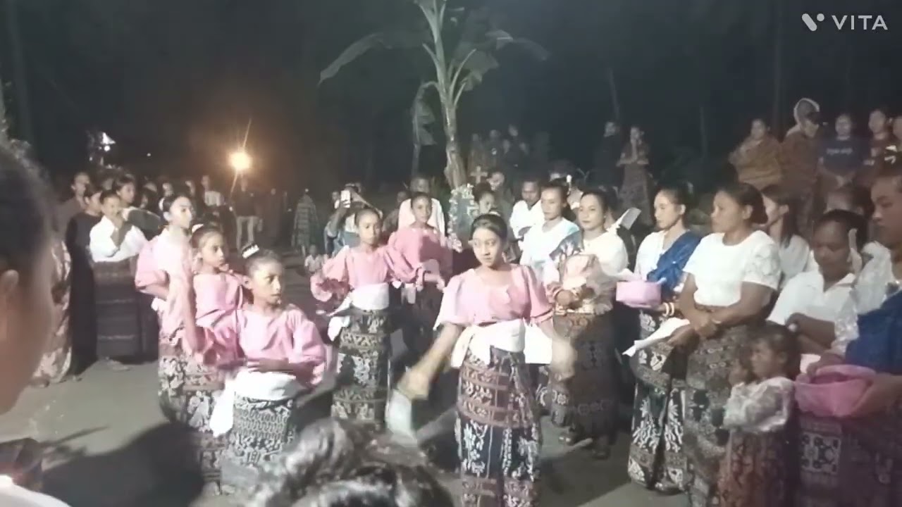 Tarian Hegong Maumere menyambut Arca Bunda Maria