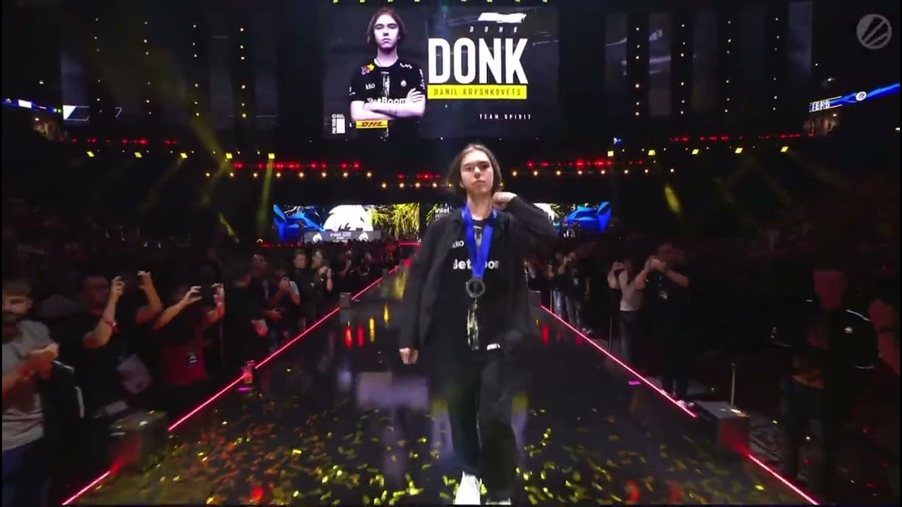Donk walking to the stage to receive his MVP. He is undeniably one of the BEST CS Player. 