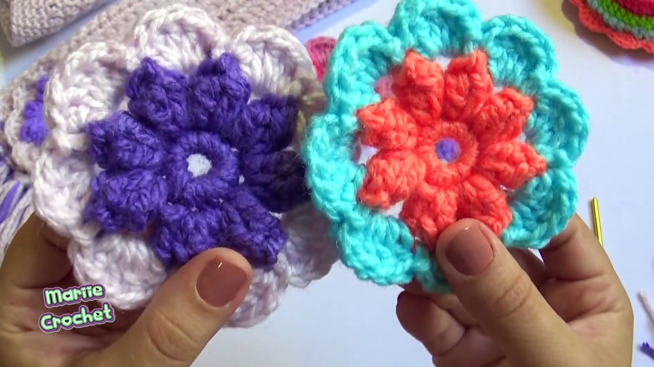 Flor tejida para decorar bufanda de conejo
