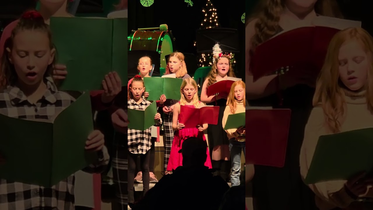 My girls 2nd song in choir ♡