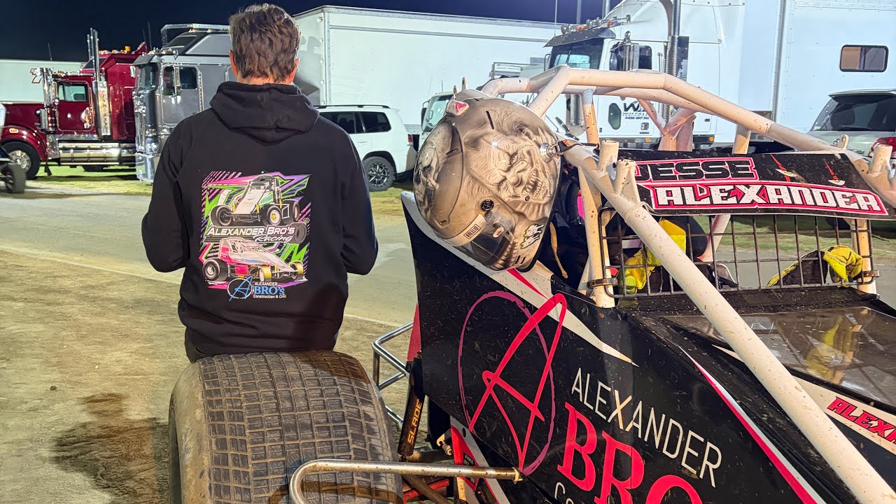 Wingless Sprintcars on the slick to the wall track of Murray Bridge Speedway 