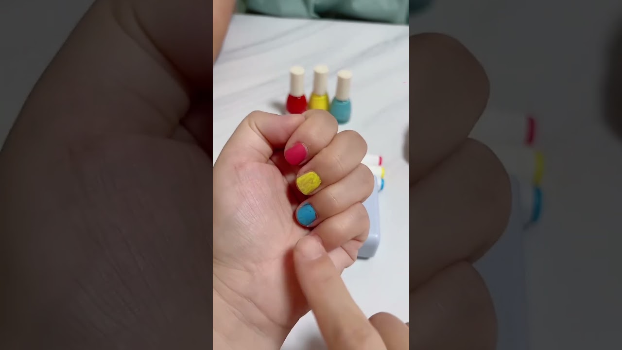 She Tried to Paint Her Nails With MARKERS! 😂💅🎨 #funny #gift #comedy #viral #satisfying