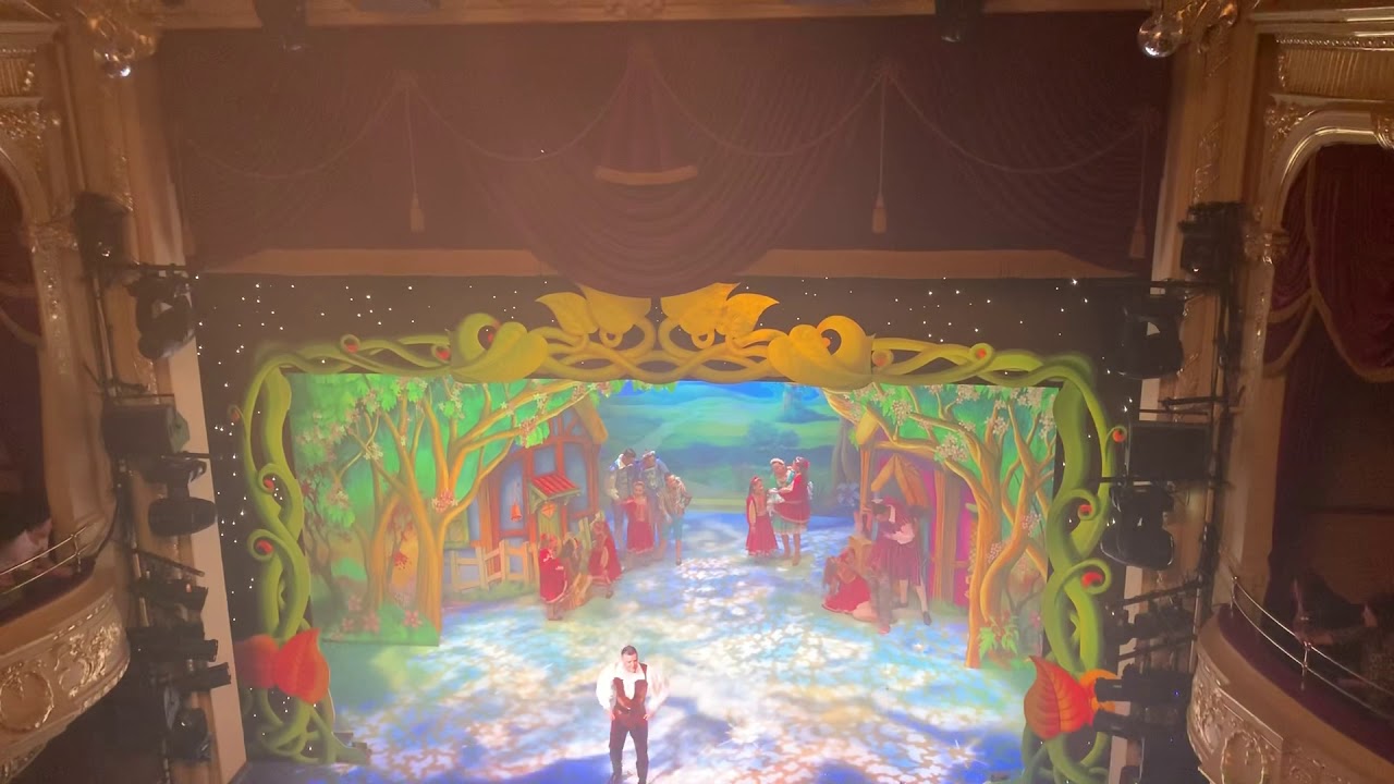 Mia in panto