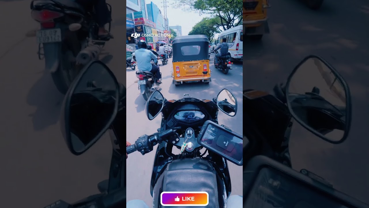 🚨 Hyderabad Road Incident | Auto Suddenly Turns 😱 | Stay Alert!