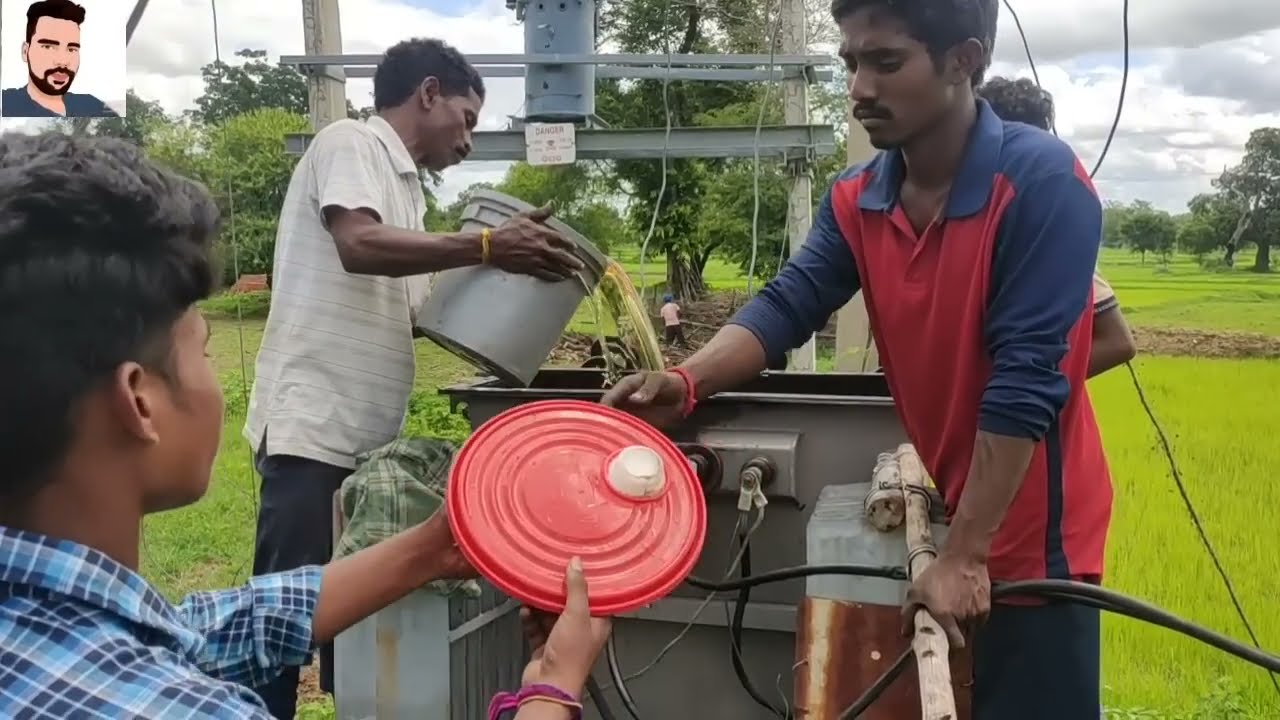 How To Change Oil in Transformer || ट्रांसफार्मर में तेल कैसे डाला जाता है गांव में