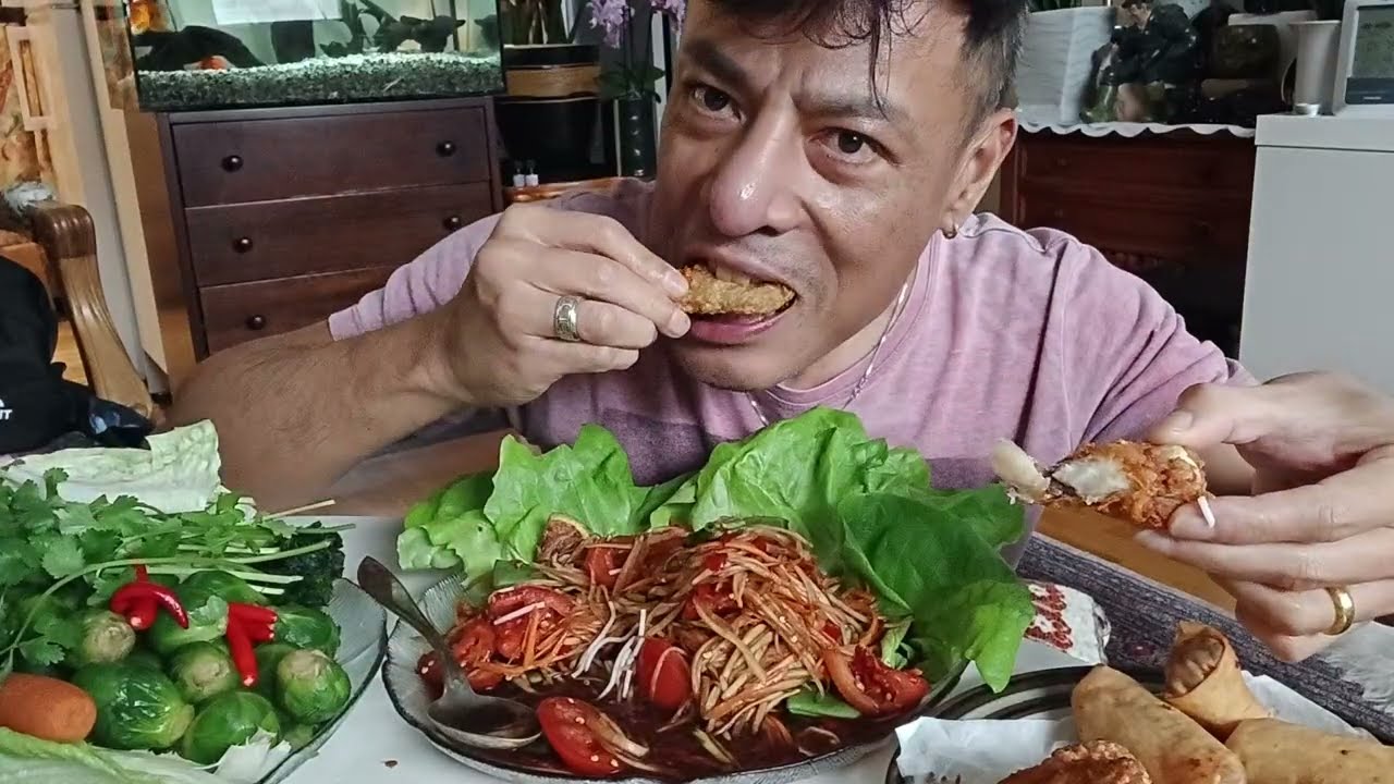 ส้มตำปลาร้า/Thailändsk papayasallad /Thai-style papaya salad .