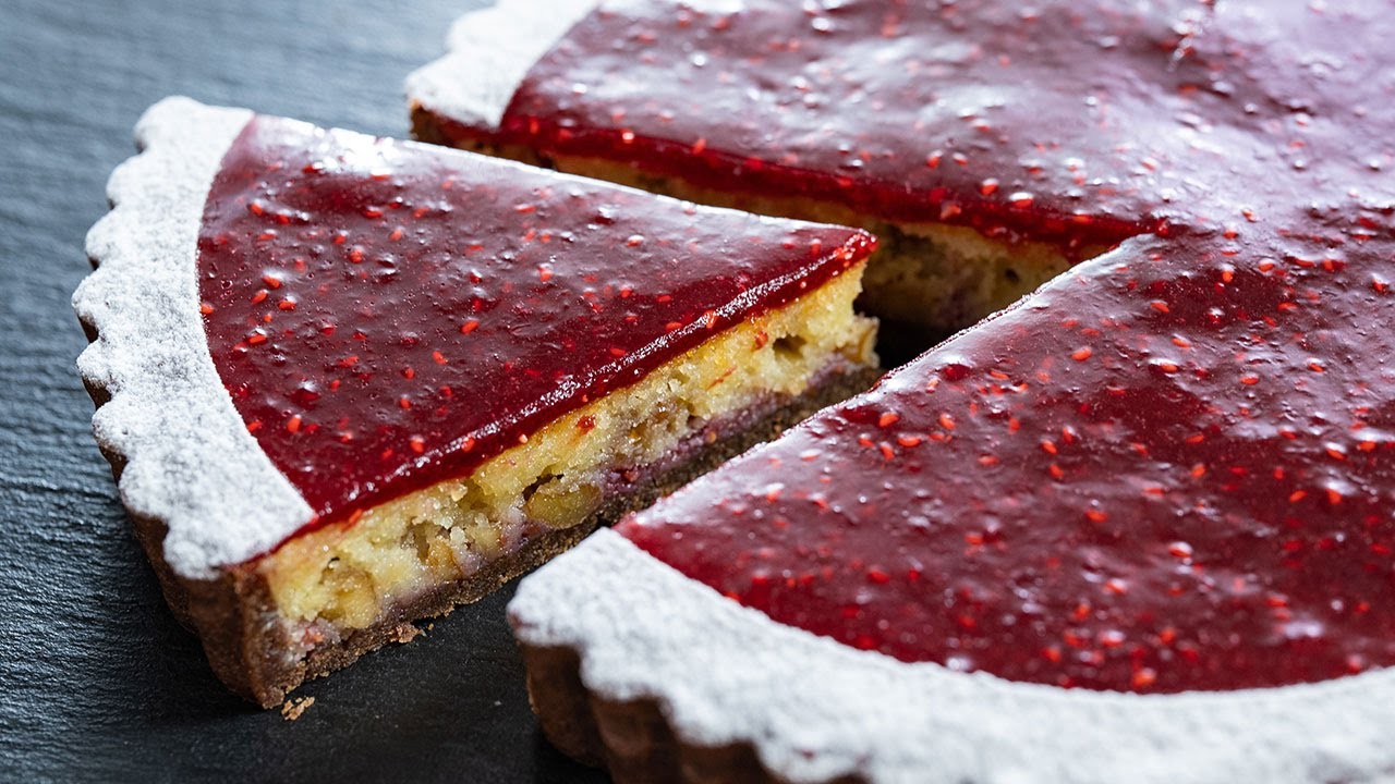 Тарт-кекс с малиной и грецкими орехами