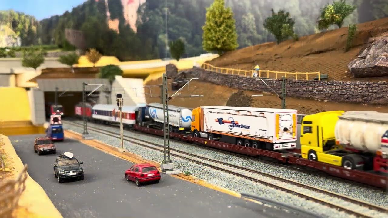 &Ouml;BB Rollende Landstra&szlig;e rauscht auf 15 Meter Paradestrecke &uuml;ber meine Modellbahn