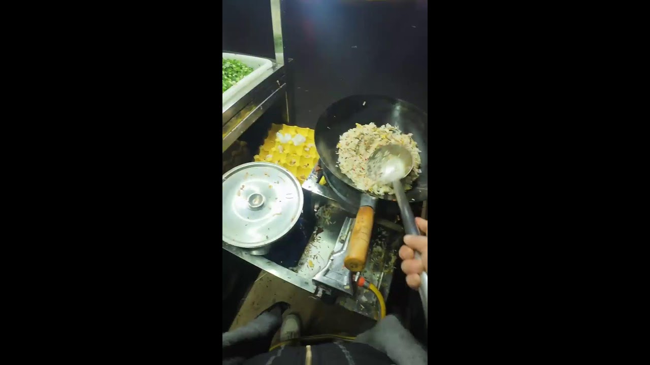 Live broadcast of street food specialties and fruit delicacies