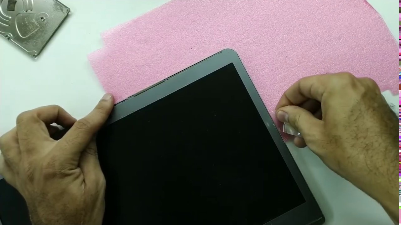 Dica de como remover a moldurada tela do Samsung NP530