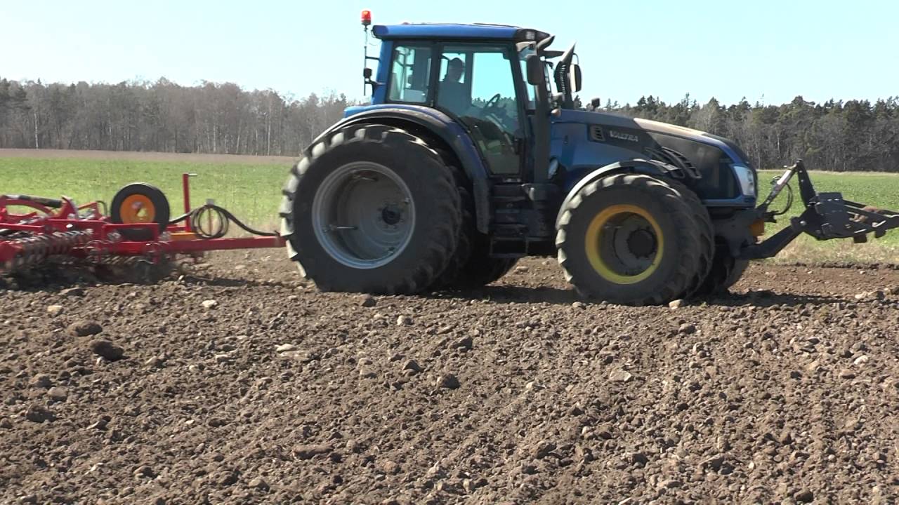 Valtra tractors with Väderstad harrows on a field on Gotland April 2016