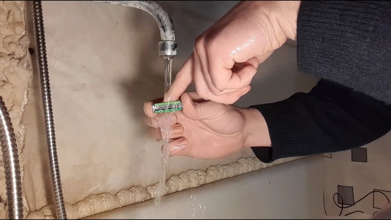 Cleaning New Razor