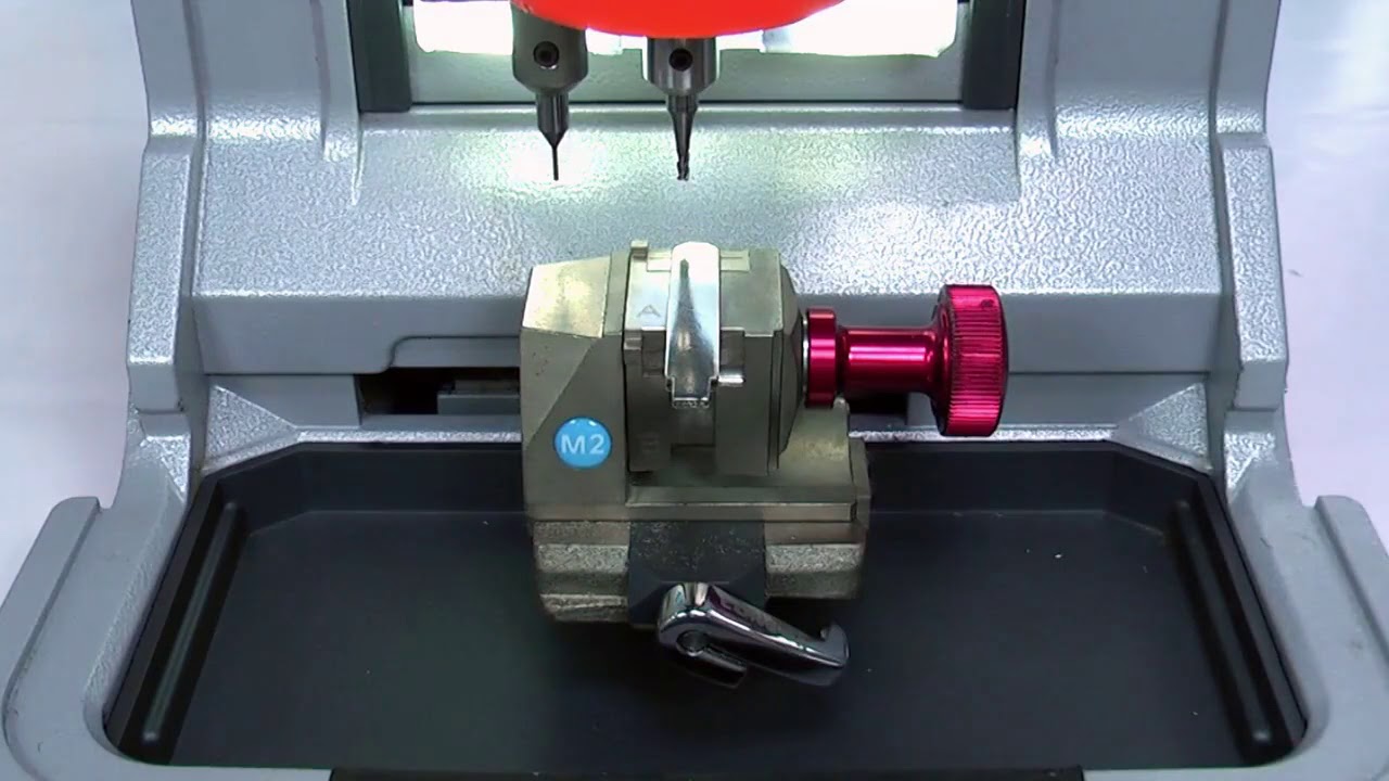 Xhorse Condor XC-MiNi cuts Honda HON66 with M2 Clamp