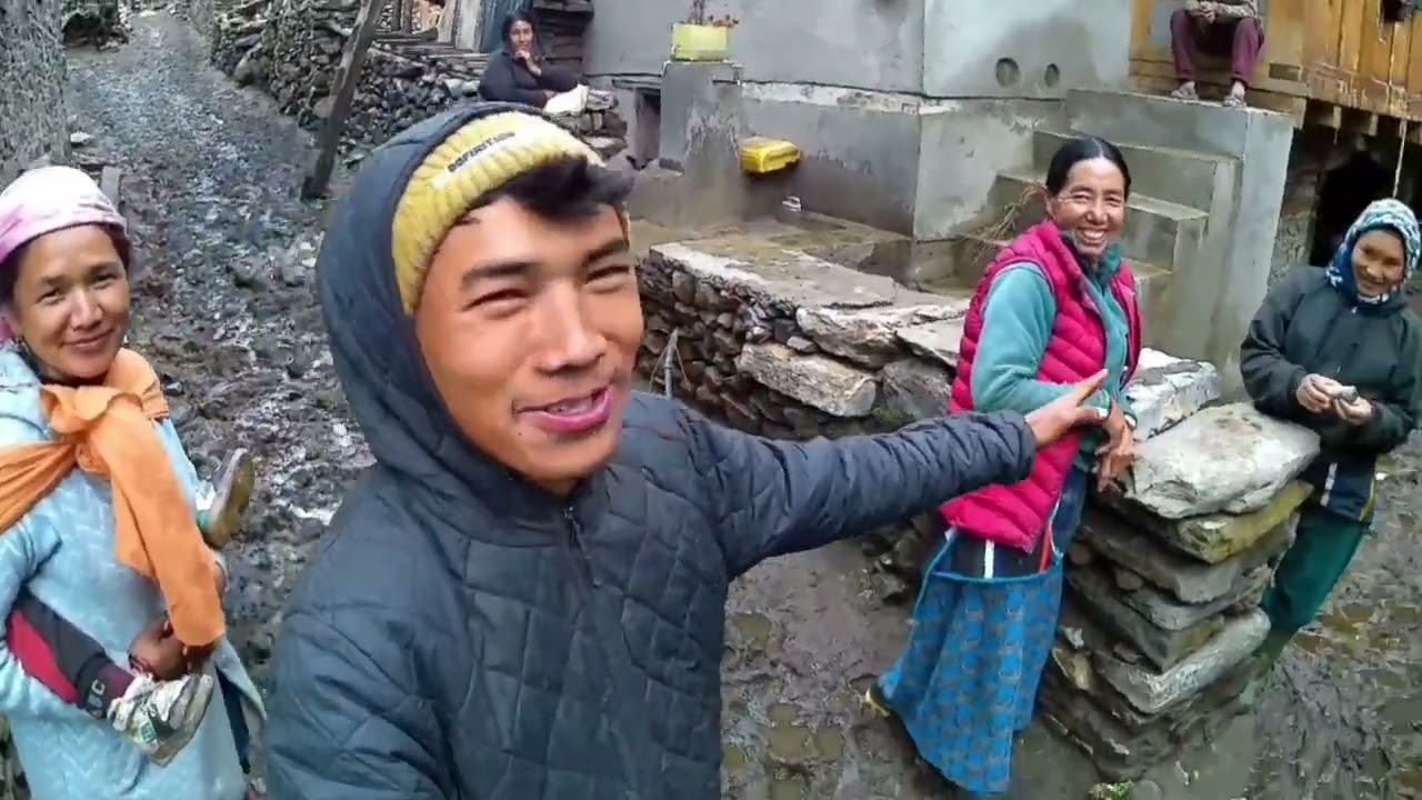 A Himalayan Pugmo Village During The Snowfall / Hard Working//