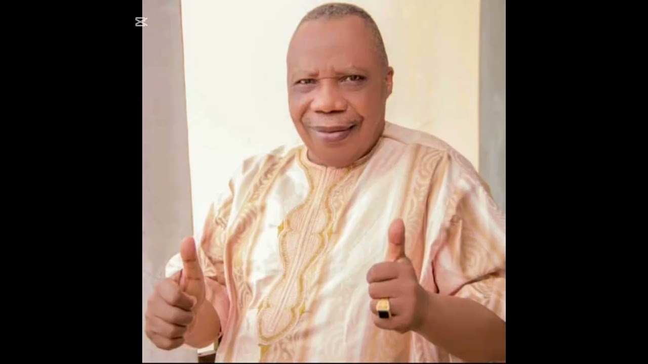 Live 4 de Jean j’ai peur â lenterrement de l’ex Maire ZANNOU .T. André