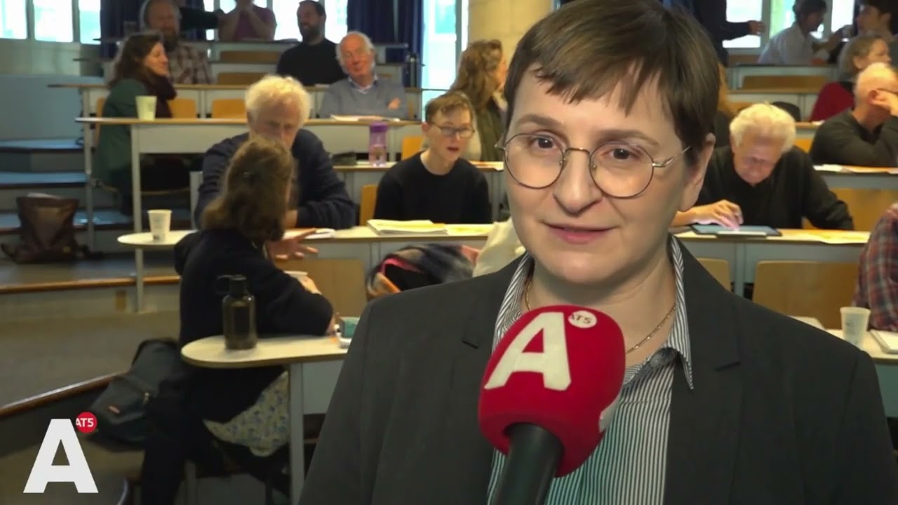 Daniella Zaidman Mauer doceert Jiddisj aan de UvA AT5 Nieuws 14/2/2023