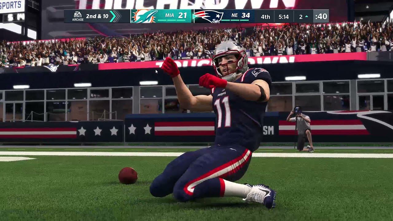 Julian Edelman DUSTS 4 Defenders