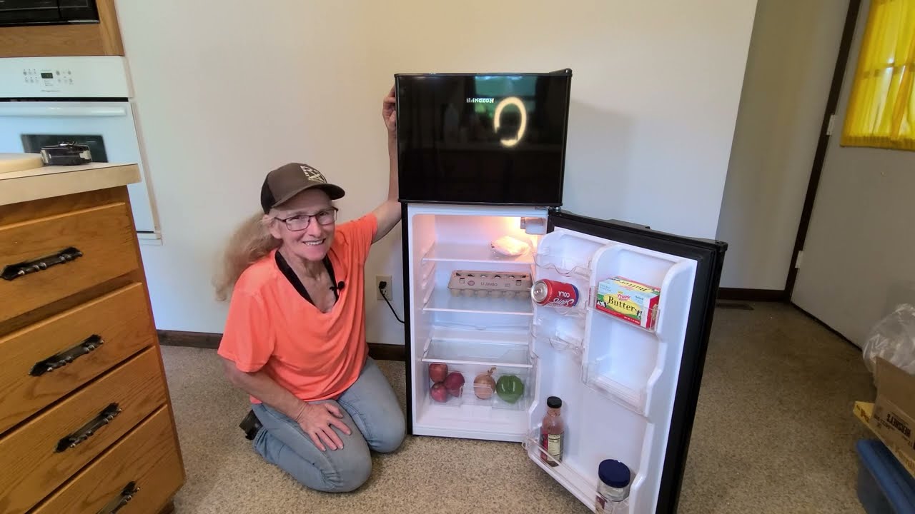 Распаковка и обзор 4-футового холодильника