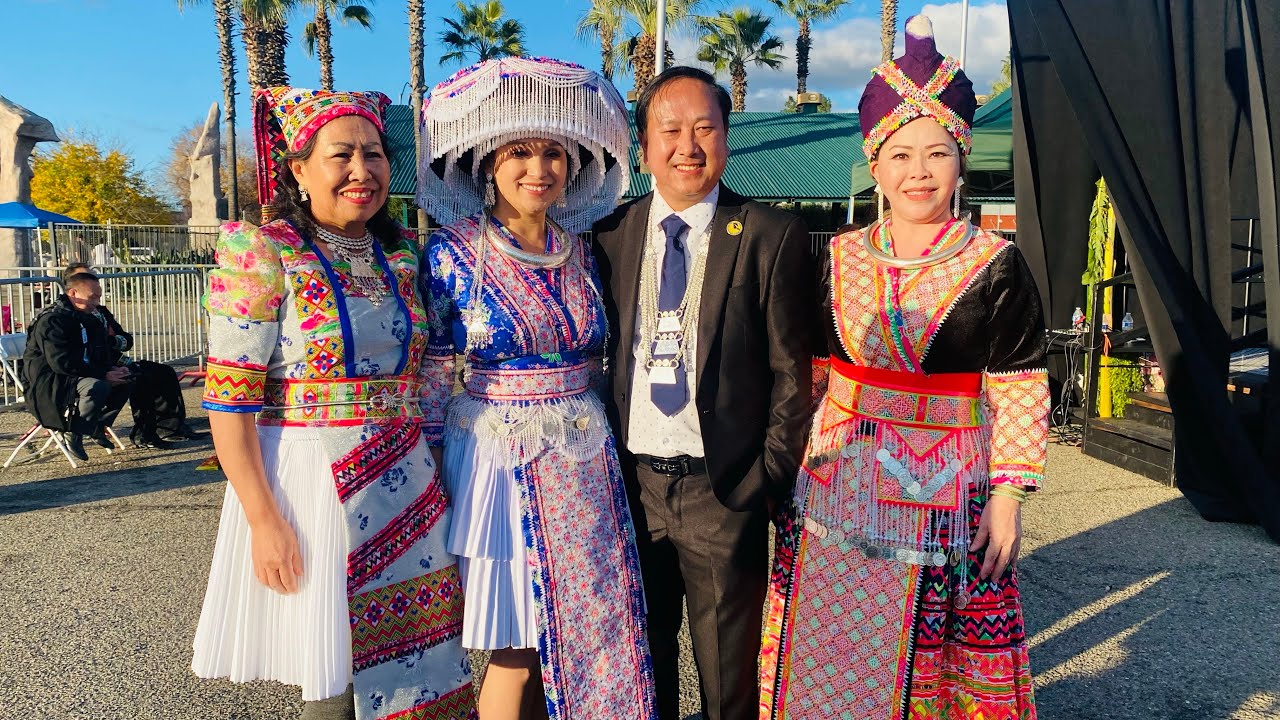 Hmong Fresno New Year 2025/2026 part 5 ( Koob Tsheej Xyooj singing and Ashley Thao  has lugtxaj)