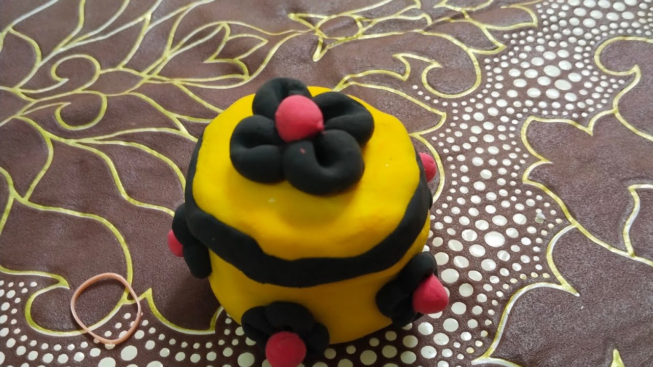 Yellow & Black Pony Gift Box 🖤💛 | Handmade Clay Craft Eid Gift for Kids