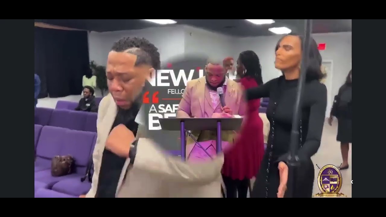 Praise Took Over Sunday Night Service ! 