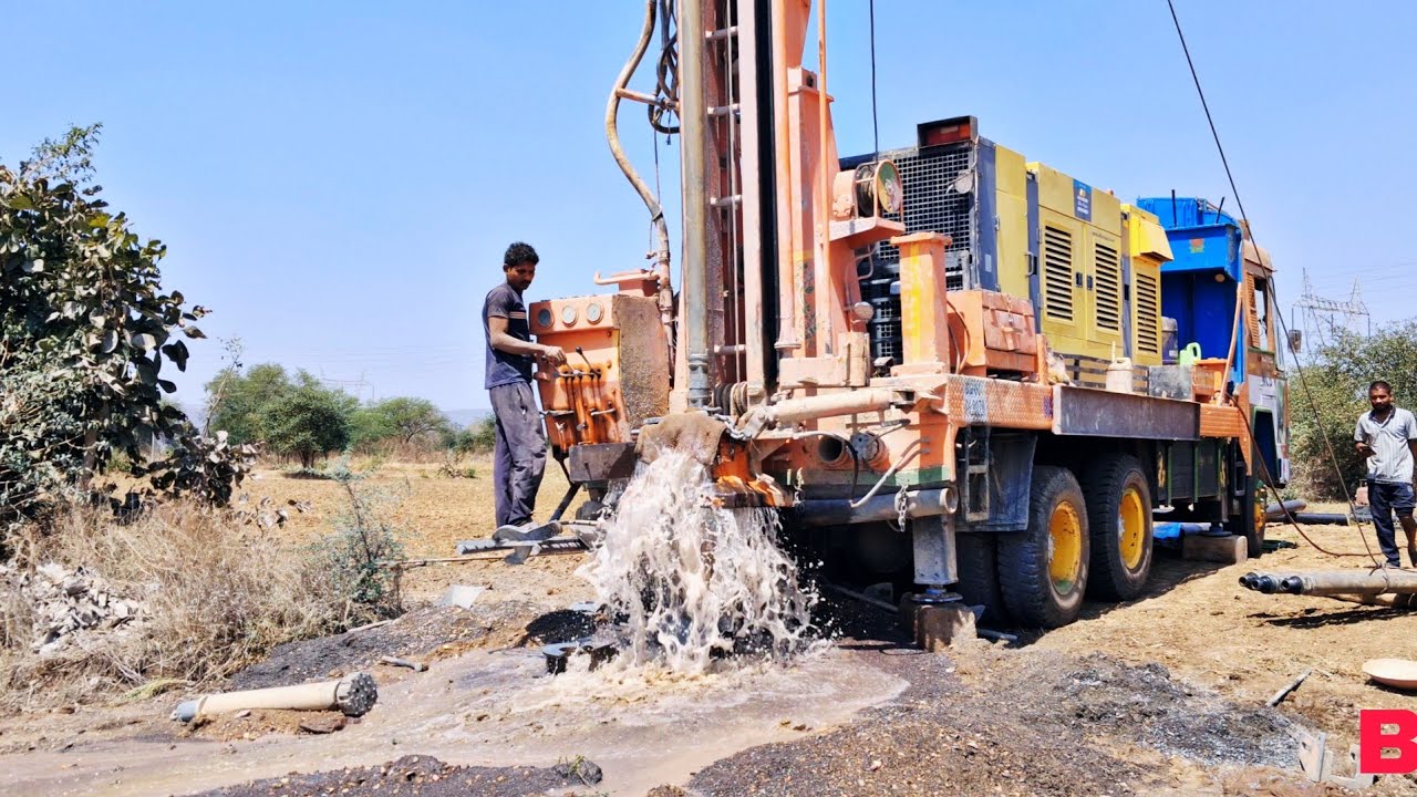 Unbelievable! Hitting Pure Water at 500 Feet Depth Borewell Drilling - Underground Checking Method