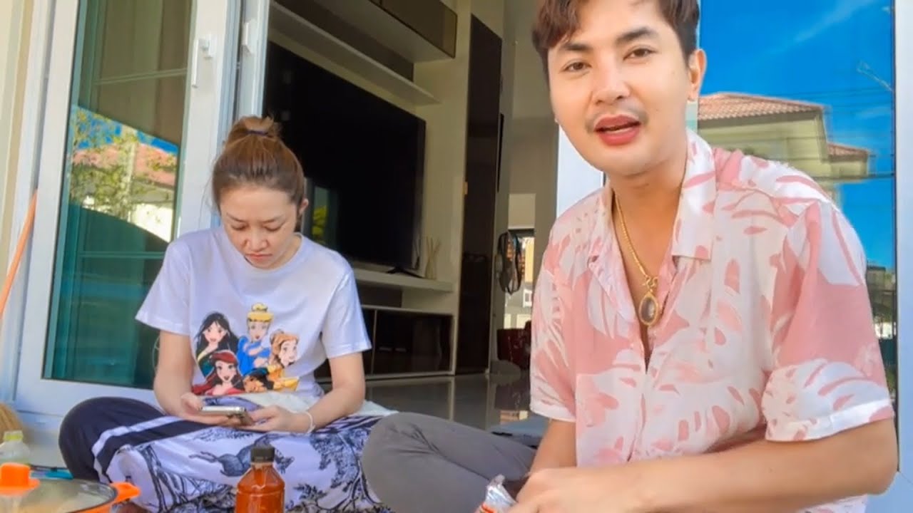 ปิกนิกแจ่วฮ้อนหน้าบ้านแอนอรดี...ลมเย็นดีมากๆ 