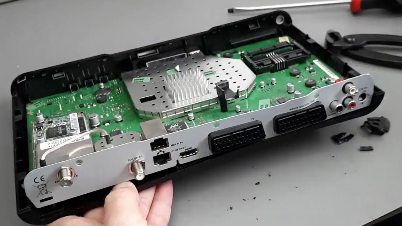 Démontage et récup sur un décodeur TV