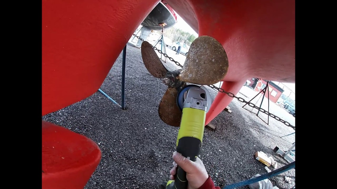 Boats & stuff [03]  -  Polishing the propeller