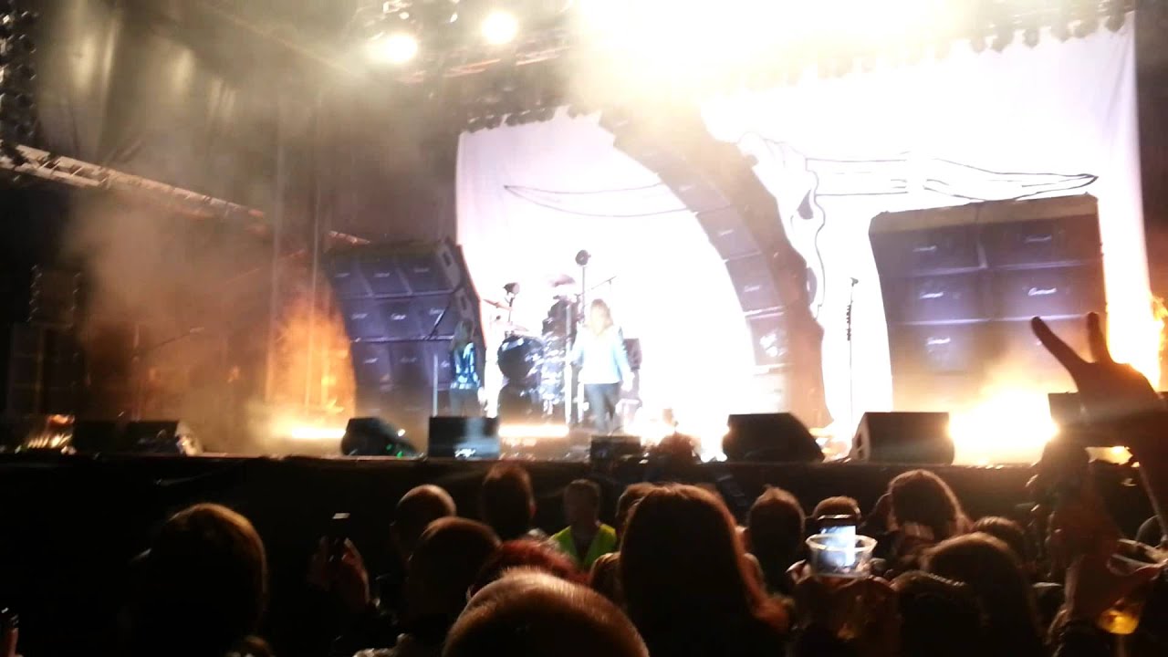 D A D live in Haslev. ..